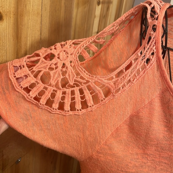 🦀🦀🦀BOGOHO 🦀🦀🦀Cato Cold Shoulder Coral Color Top - Picture 3 of 8